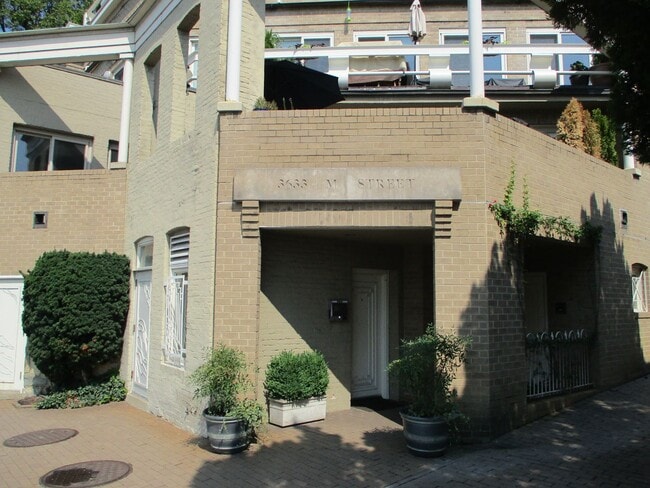 Building Photo - Luxury Two Bedroom Georgetown Apartment wi...