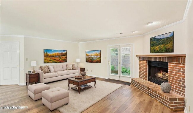 Building Photo - 805 Cedar Ln