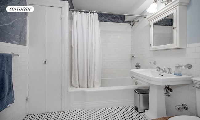 Foto del edificio - 215 E 79th St