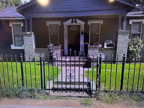 Building Photo - 1705 33rd Ave N