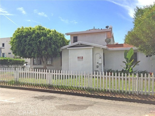 Building Photo - 1085 Loma Dr