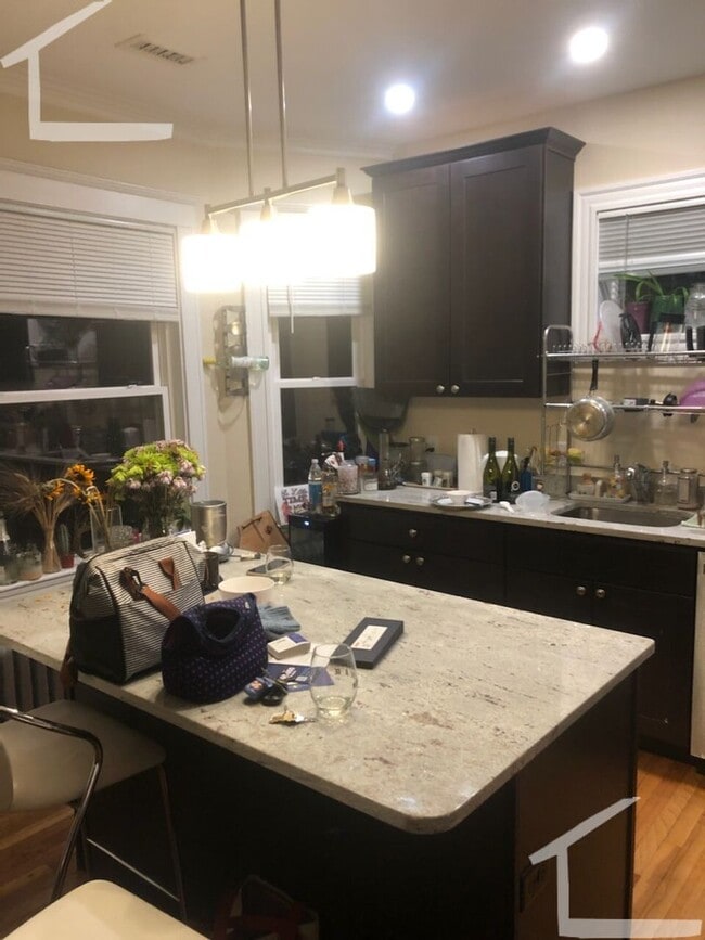 Photo - 9/1 Renovated 6BR/3BA near Oak Sq, Mass Pike, BC Apartment