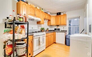Building Photo - 291 Elm St
