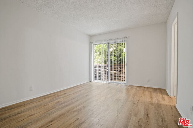Building Photo - 1140 N Clark St