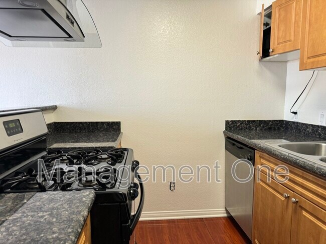 Building Photo - 2090 Highpointe Dr
