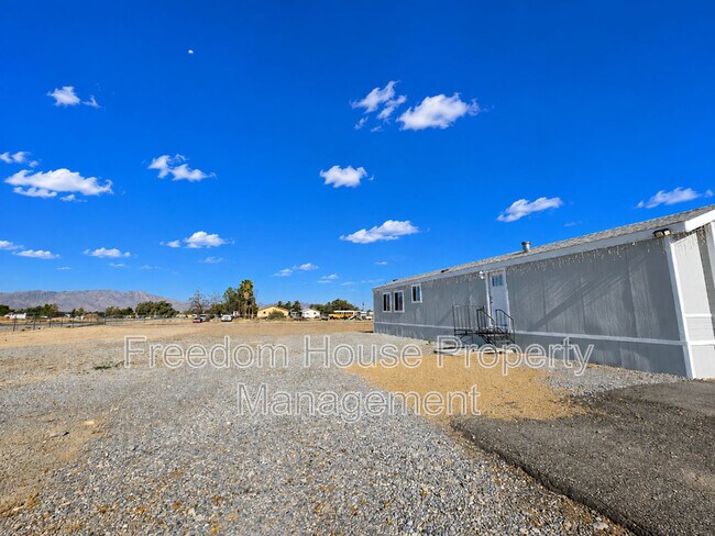 Foto del edificio - 1410 E Manse Rd