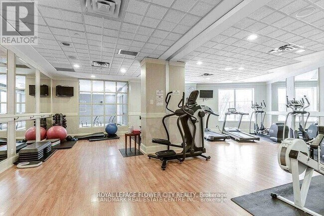 Photo du bâtiment - 710-2710 Humberwood Blvd