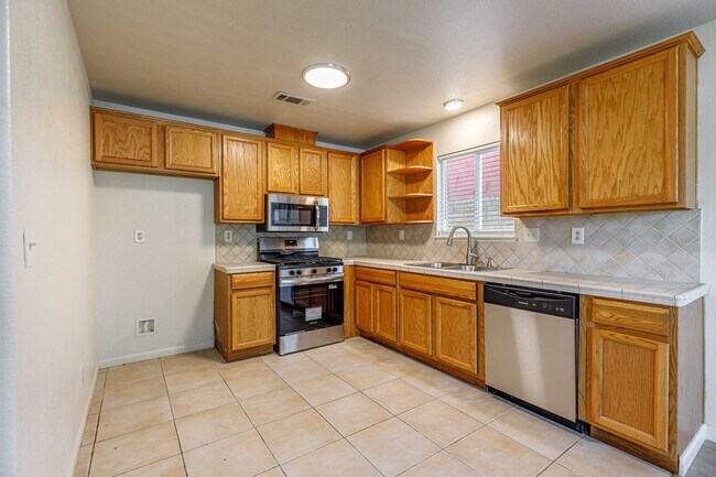 Foto del edificio - 3 bed 2 bath home for RENT in Modesto by H...