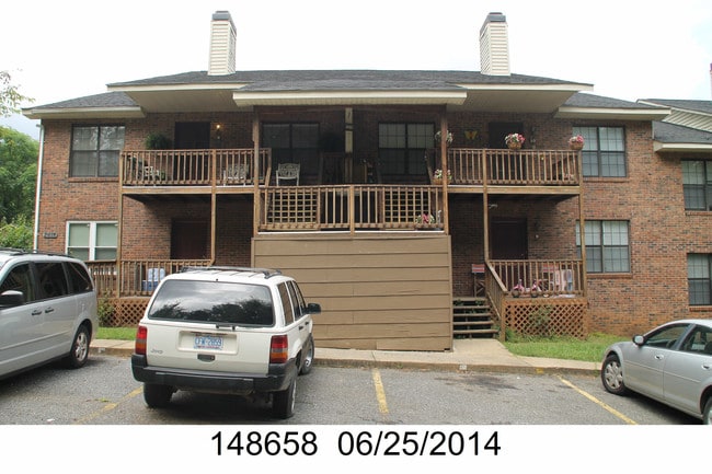 Building Photo - 2410 McLean St