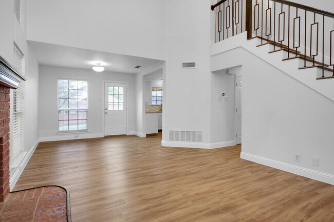 Foto del edificio - 1406 Westbriar Dr