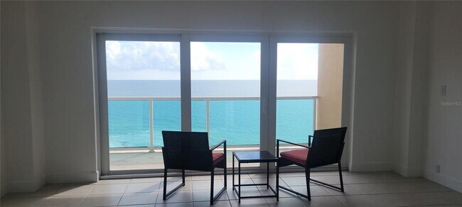 Foto del edificio - 880 Mandalay Ave