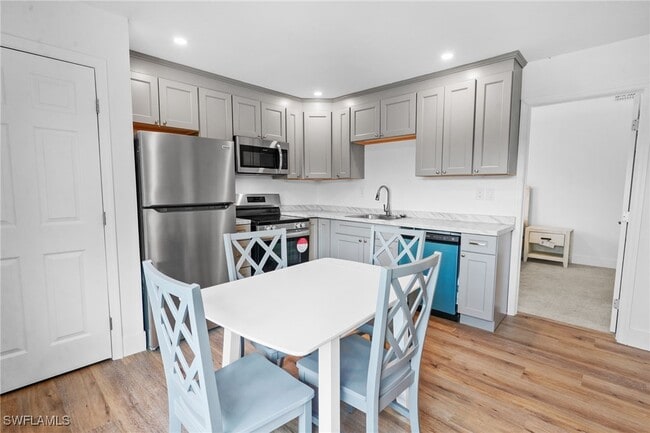Foto del edificio - 1046 Periwinkle Way