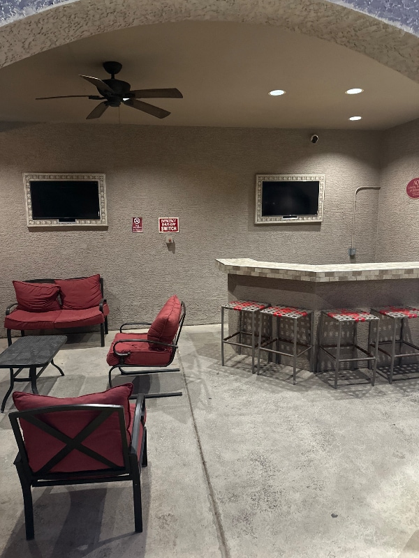 Foto del edificio - 7353 E University Dr