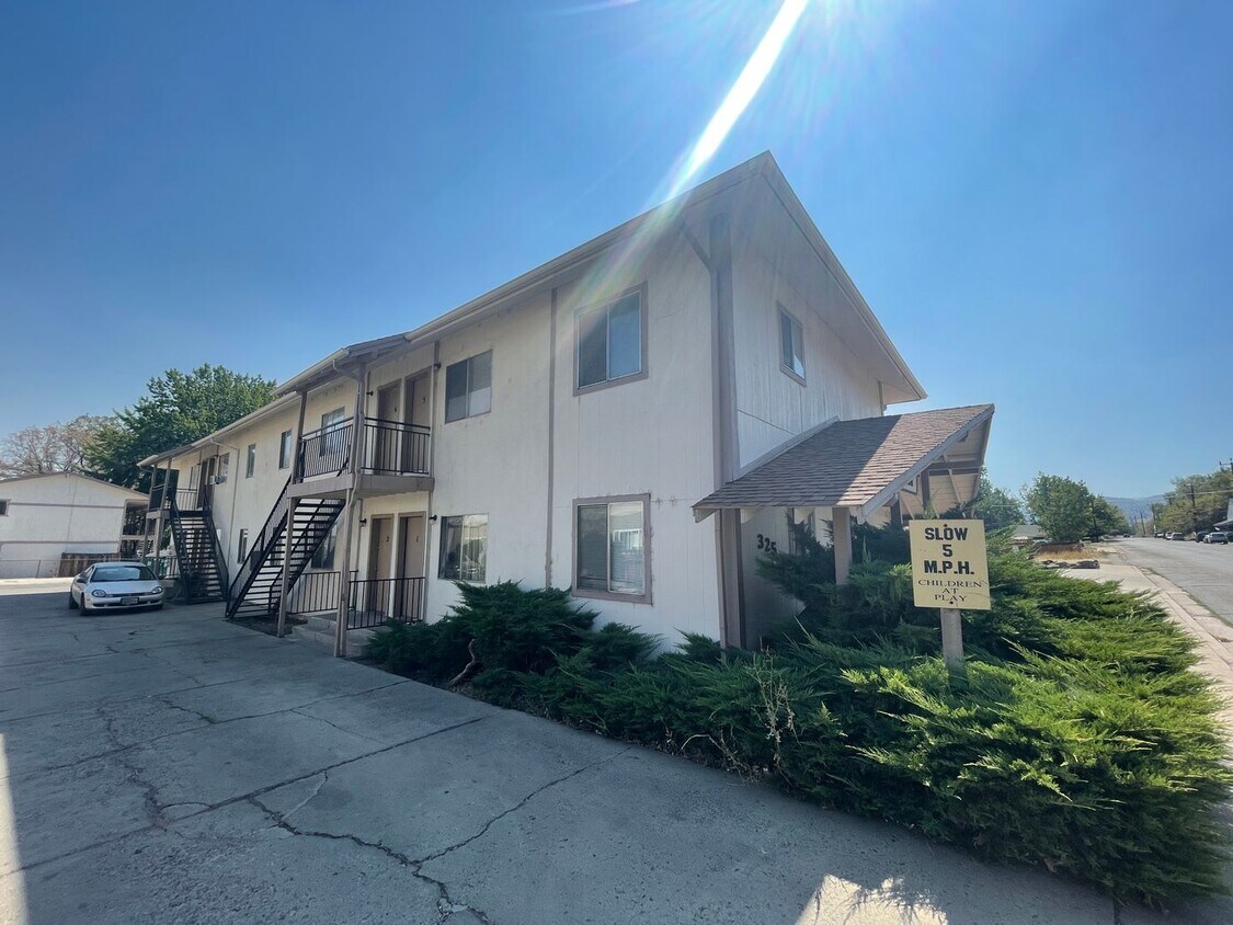 Primary Photo - 2 Bed 1 Bath Apartment