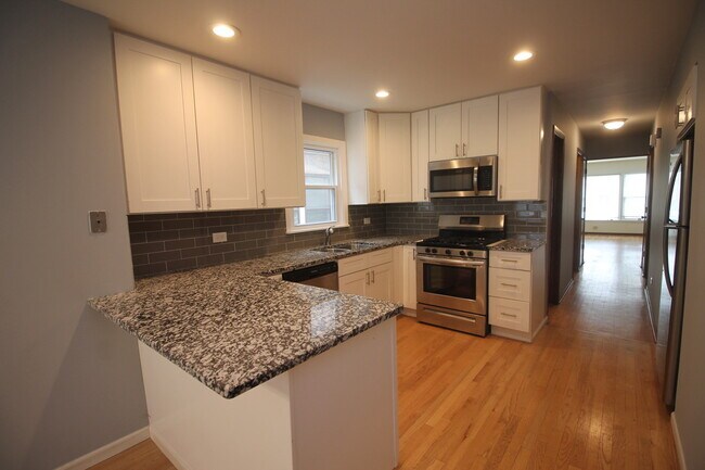 Foto del edificio - 2740 N Marmora Ave