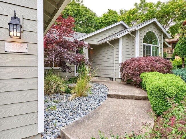 Building Photo - 3 bed, 2 bath single-level home in South Salem