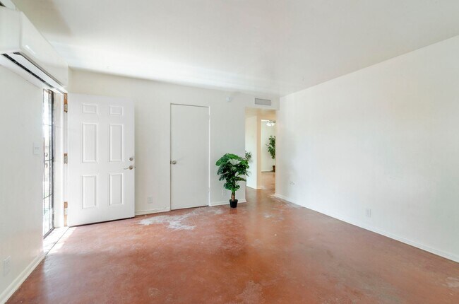 Foto del edificio - Recently Remodeled Gem! Steps Away from U of A Main Campus!