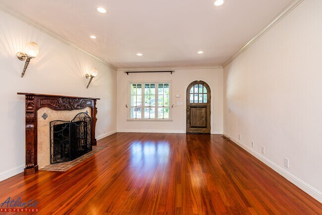 Foto del edificio - Stunning Cambrian Home | Desirable Neighborhood