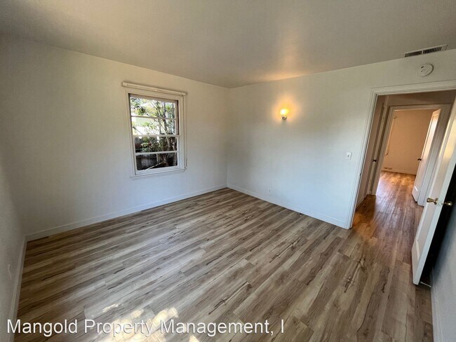 Building Photo - 2 br, 1 bath House - 841 Portola Dr