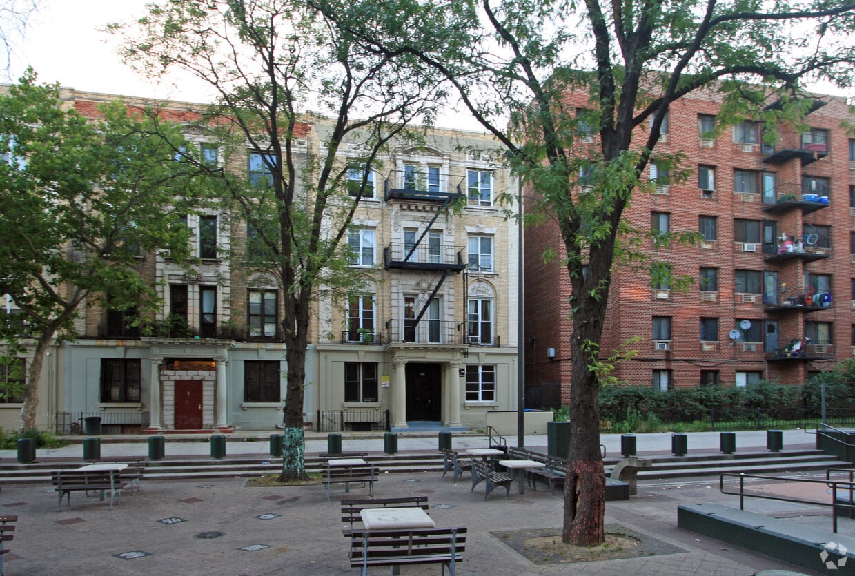 Building Photo - 947 Saint Marks Place