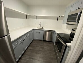 Interior Photo - 306 W Franklin
