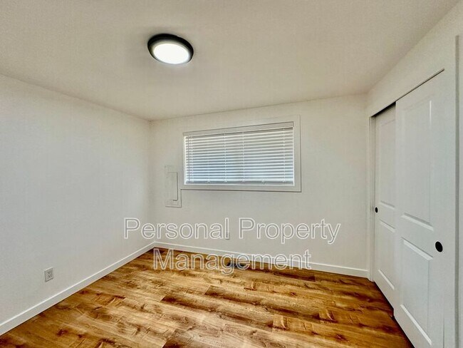 Foto del edificio - 4325 E 17th St