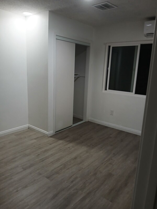 Foto del edificio - 9490 Elm Ave