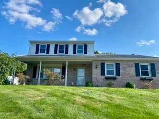 Building Photo - 2440 Douglas Dr