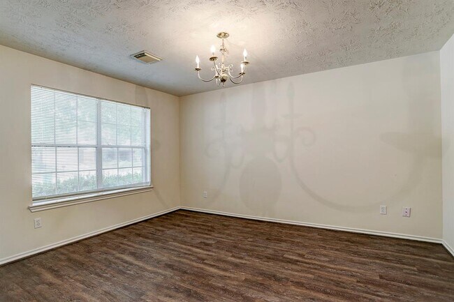 Building Photo - 15327 Court Green Trail