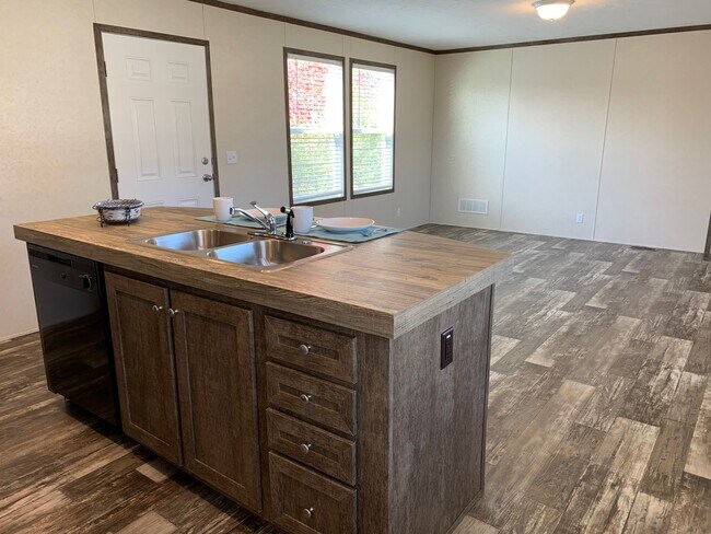 Foto del edificio - 17027 Coventry Ln