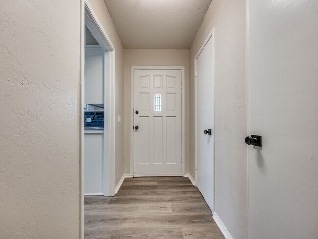 Building Photo - Newly Remodeled 3 Bed Home Near Lake Hefner | Screened Porch + 2 Living Areas