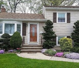 Building Photo - 827 Savitt Pl