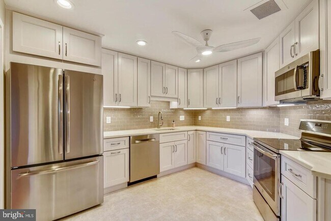 Foto del edificio - 11500 Fairway Dr