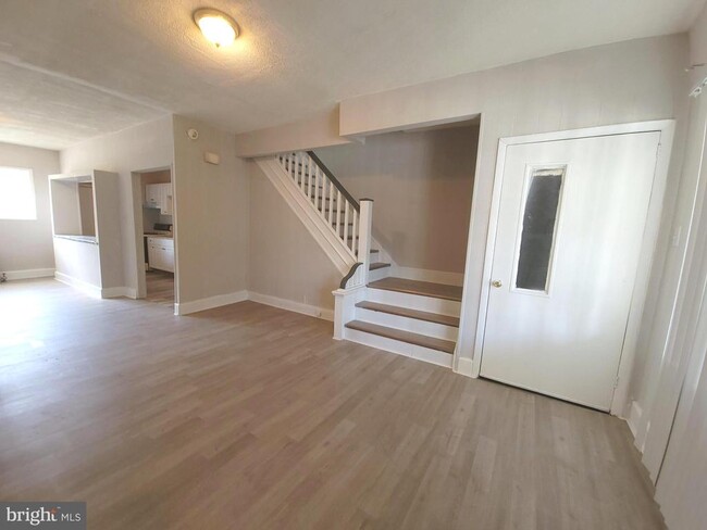 Building Photo - 5438 Addison St
