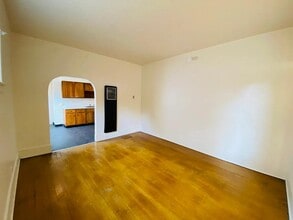 Building Photo - 830 SE 29th Ave