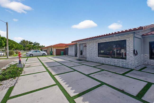 Photo - Southwest 127th Avenue, Miami, FL 33175 - 3 BR 2.5 BA single-family home
