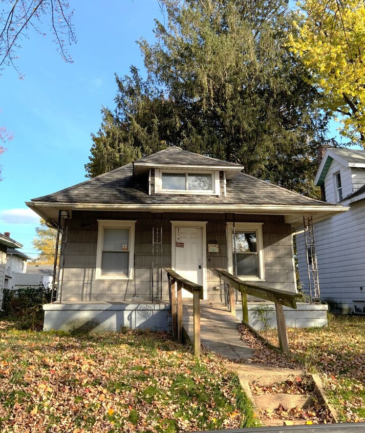 Primary Photo - 3 bedroom 1 bath home in South Bend IN.