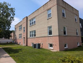 Building Photo - 2909 W Farragut Ave