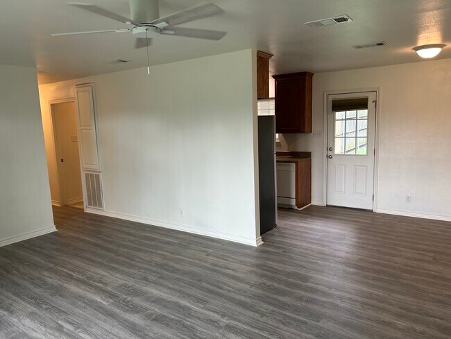 Foto del edificio - 2706 N Hickory St