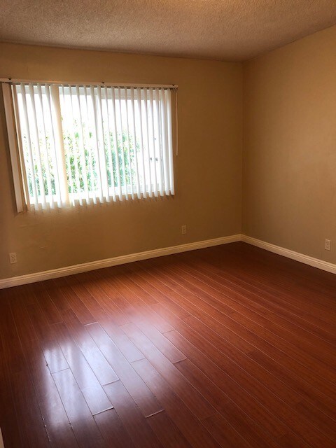 Foto del edificio - 304 E Elmwood Ave