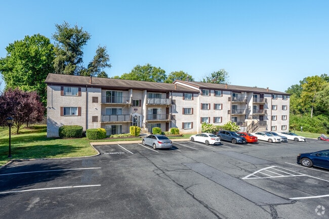 Clubroom - Hewitt Gardens Apartments