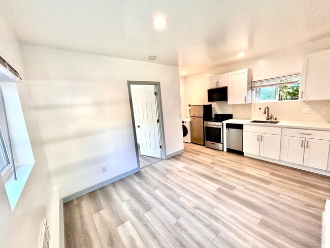 Foto del edificio - 9222 Mary Ave NW