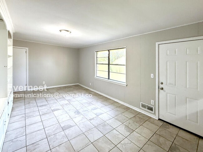 Building Photo - 913 21st Ave NW