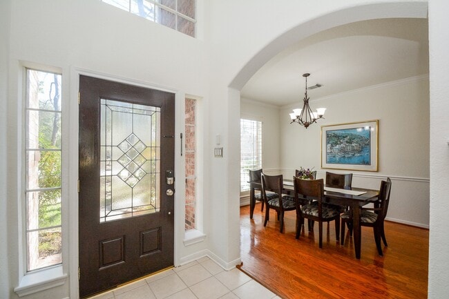 Building Photo - 14 Guinevere Pl