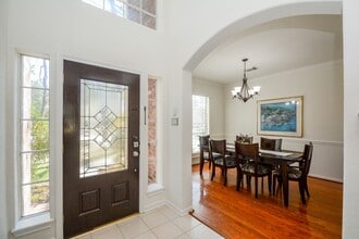 Building Photo - 14 Guinevere Pl