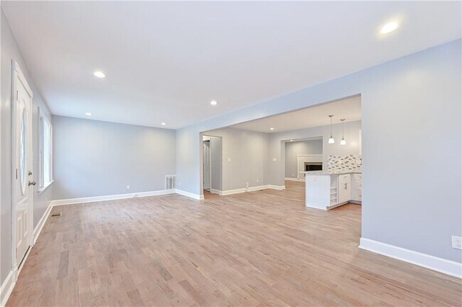 Foto del edificio - 1421 Thunderwood Ct SW