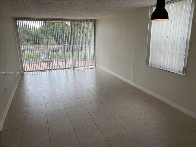 Foto del edificio - 13120 SW 92nd Ave