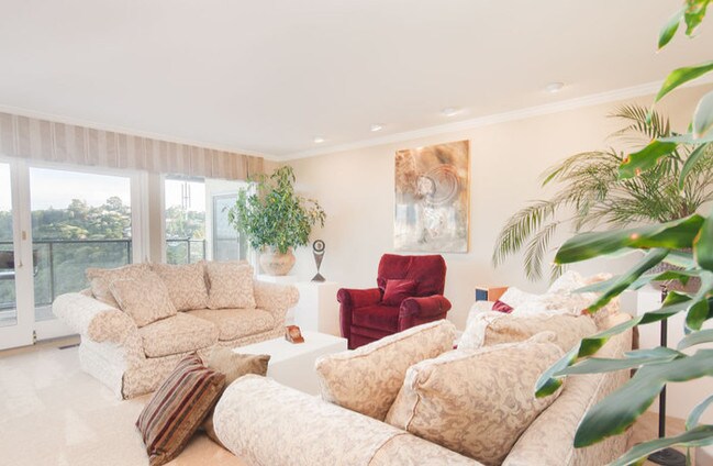Building Photo - 895 Somerset Ct