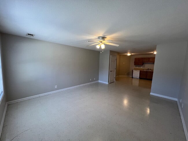 Building Photo - 9101 Pembroke Oak Grove Rd