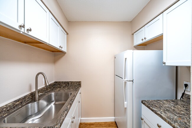 Kitchen Appliances - Barranca Square Apartments